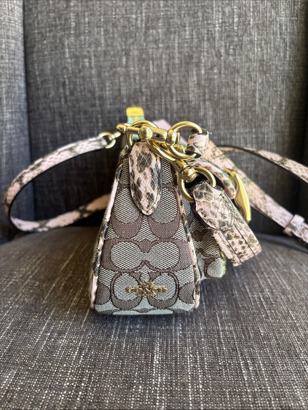 Coach Ashton Shoulder Bag In Signature Jacquard GOLD/OAK MULTI Like New w/Straps - Picture 13 of 16